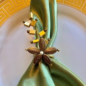 Set of 8 handmade beaded floral design napkin holders napkin rings